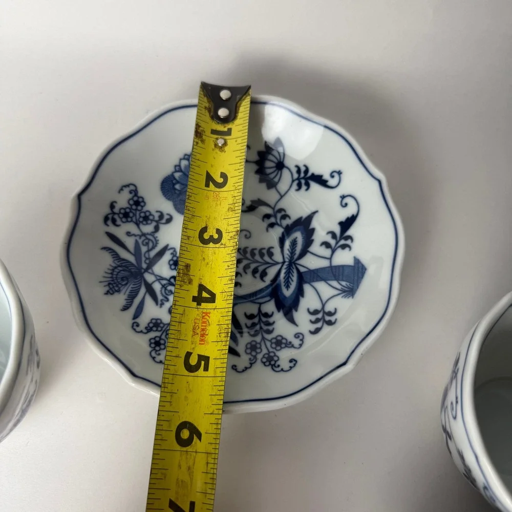 Blue Danube Japan Blue Onion Teacups‎ and Saucer Set of 4 Vintage Porcelain